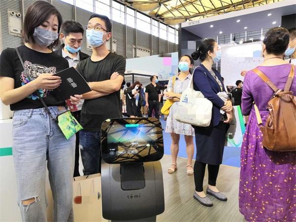 智慧办公产品齐聚上海 temi机器人瞄准场景智能化